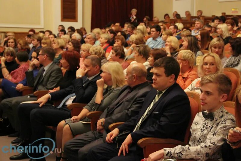 Зал череповец. Камерный театр череповец внутри. череповецкий камерный театр внутри. камерный театр череповец зал. малый зал камерный театр череповец.