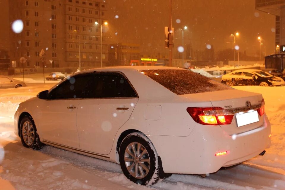 Camry зимой. Тойота камри 40 белая зимой. тойота камри белая зимой. тойота камри 55 москва зима. тойота камри зимой ночью.