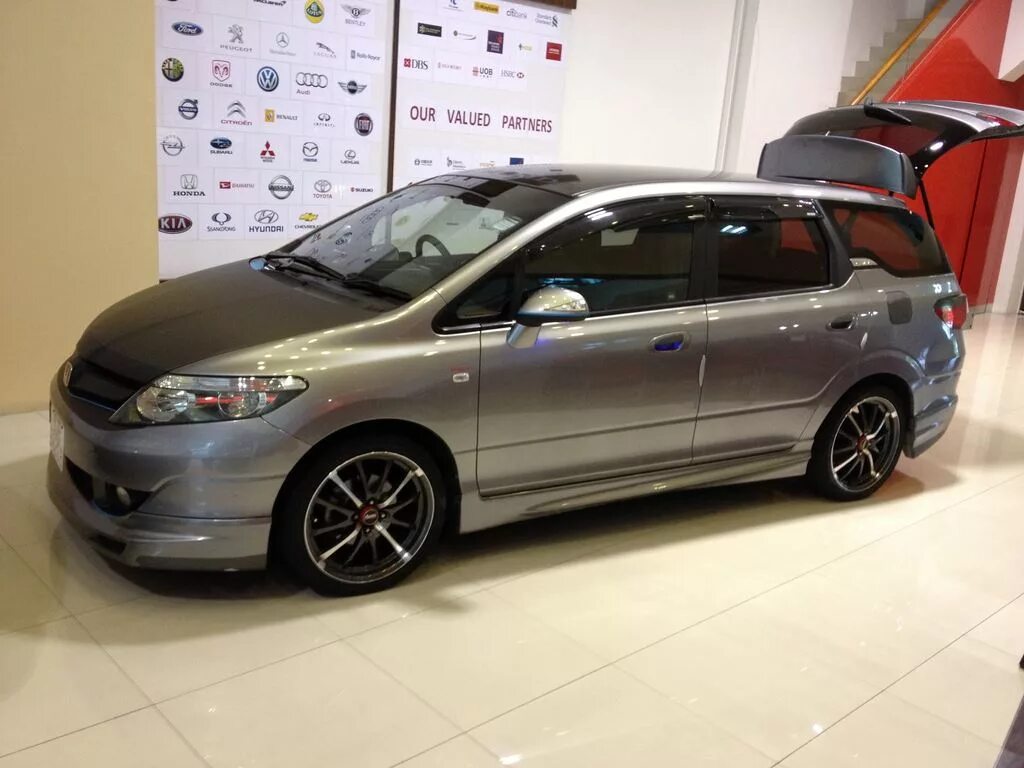 Купить honda airwave. Honda Airwave 2008. Хонда аирвейв 2008. Honda Airwave диски. Honda Airwave 2005 на 16 литье.