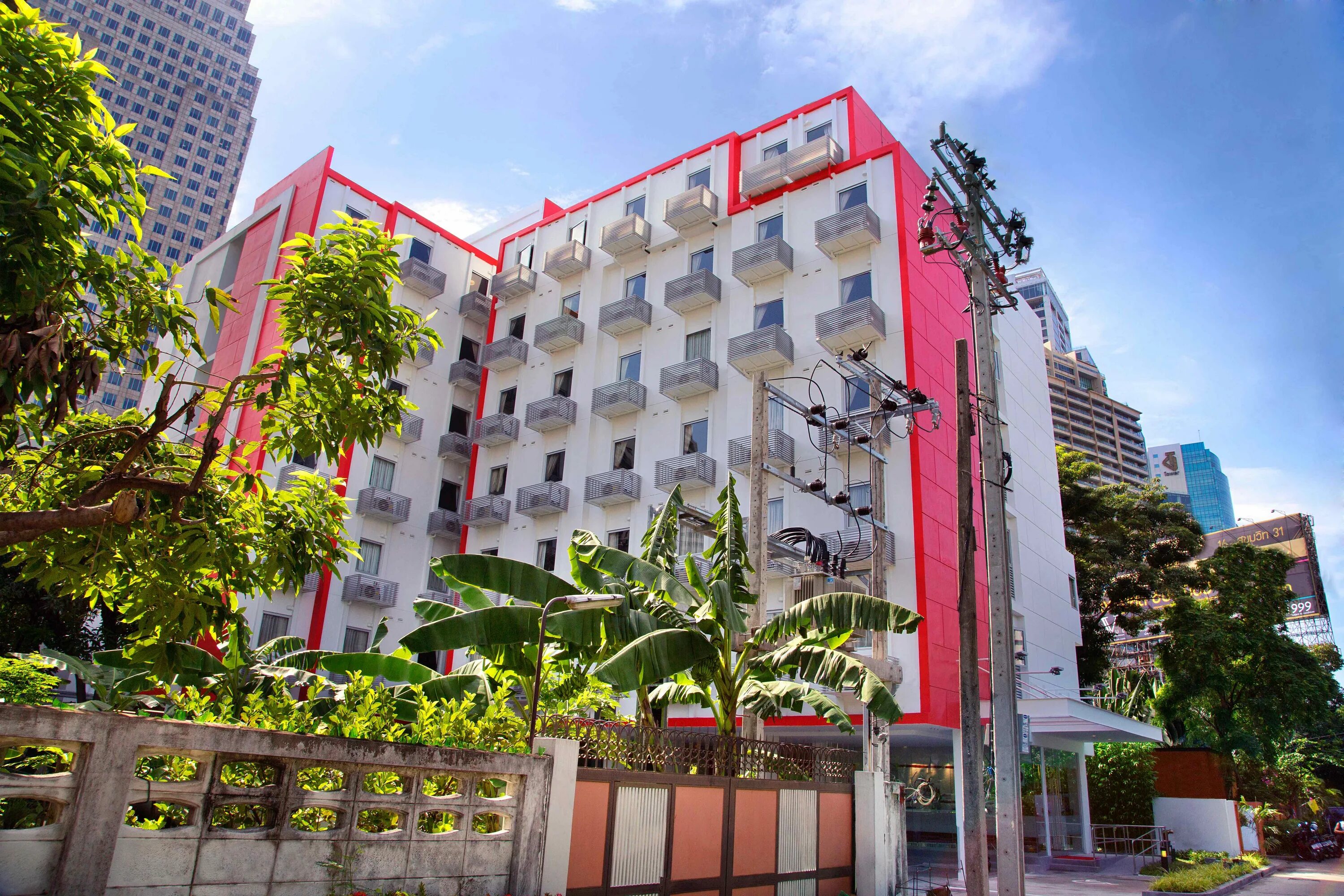 Tune hotel. Red Planet Patong 3. Red Planet отель Тайланд. Red Planet Pattaya (ex. Tune) 3*. Ibis Bangkok Sathorn 3*.