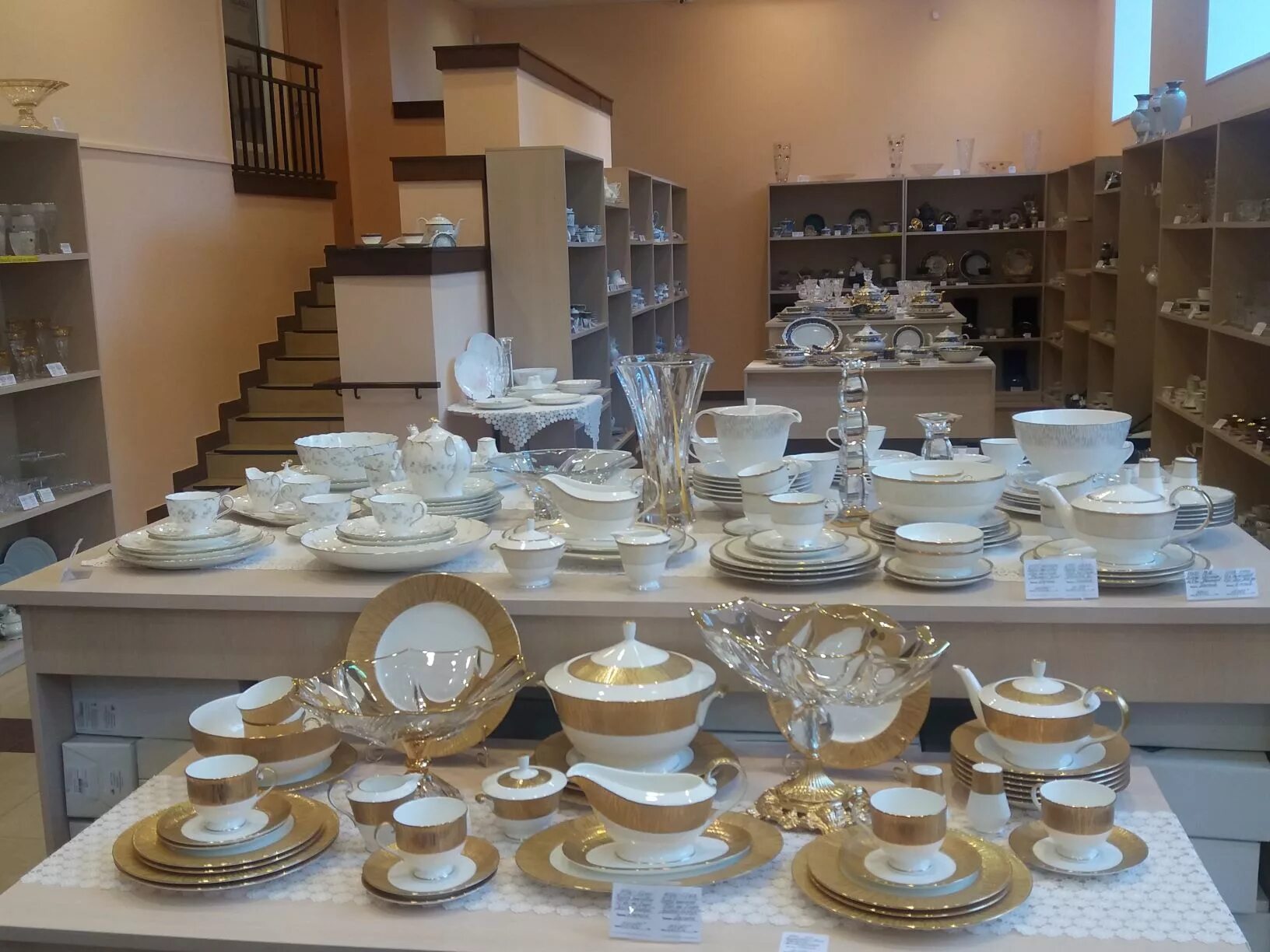 Магазины посуды петербурге. Посуда для ресторанов в спб. Авиапарк магазин посуды. Современный магазин посуды. Магазин профессиональной посуды для ресторанов.