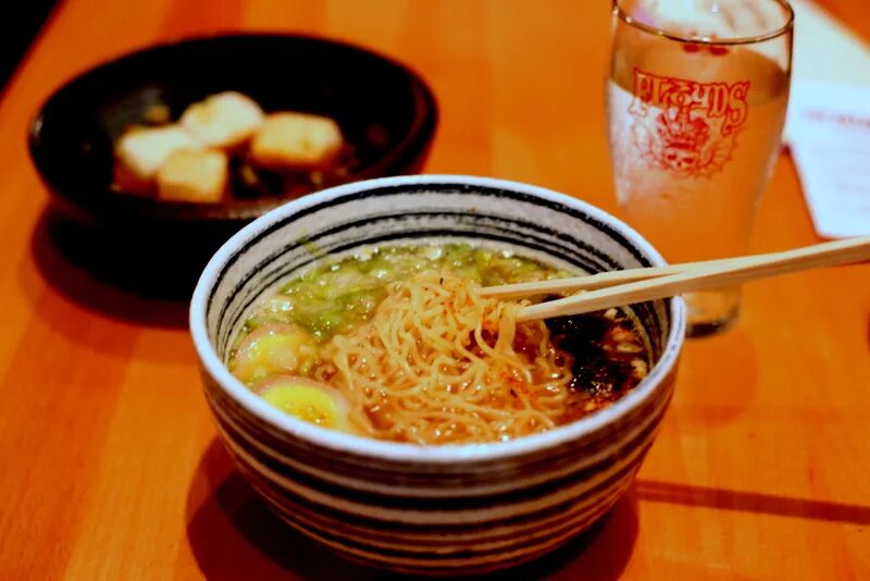 Рамен с яйцом. Такаяма рамен. Саппоро мисо рамен. Сколько варить рамен. Лапша сварилась.