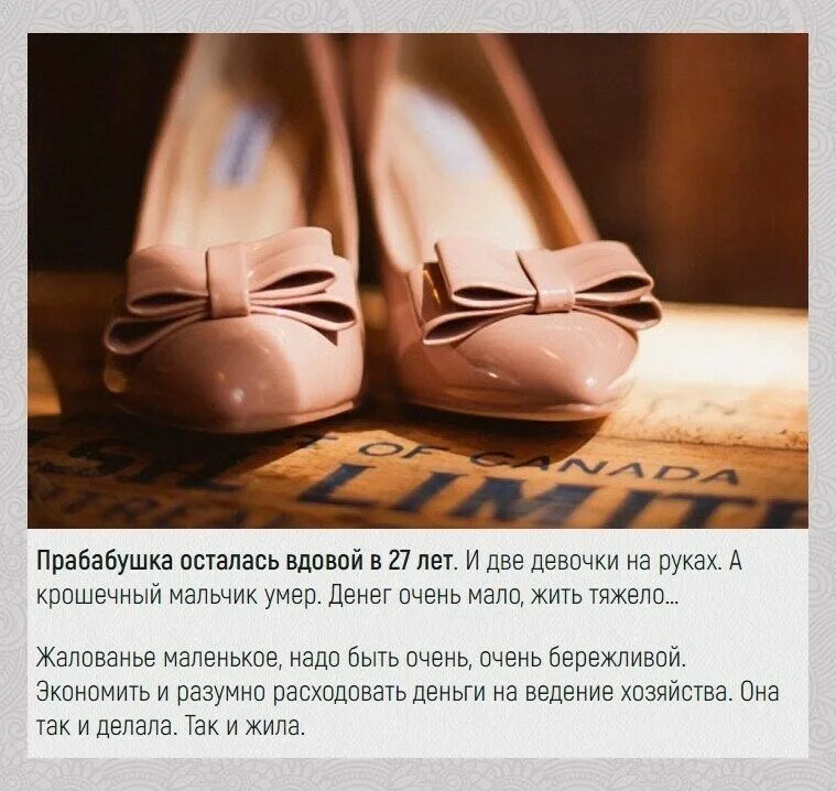 бабушка в красных туфельках. старушка у калитки. жалование. старушка осталось в деревни осталось вдовой. бабушка у калитки в деревне.