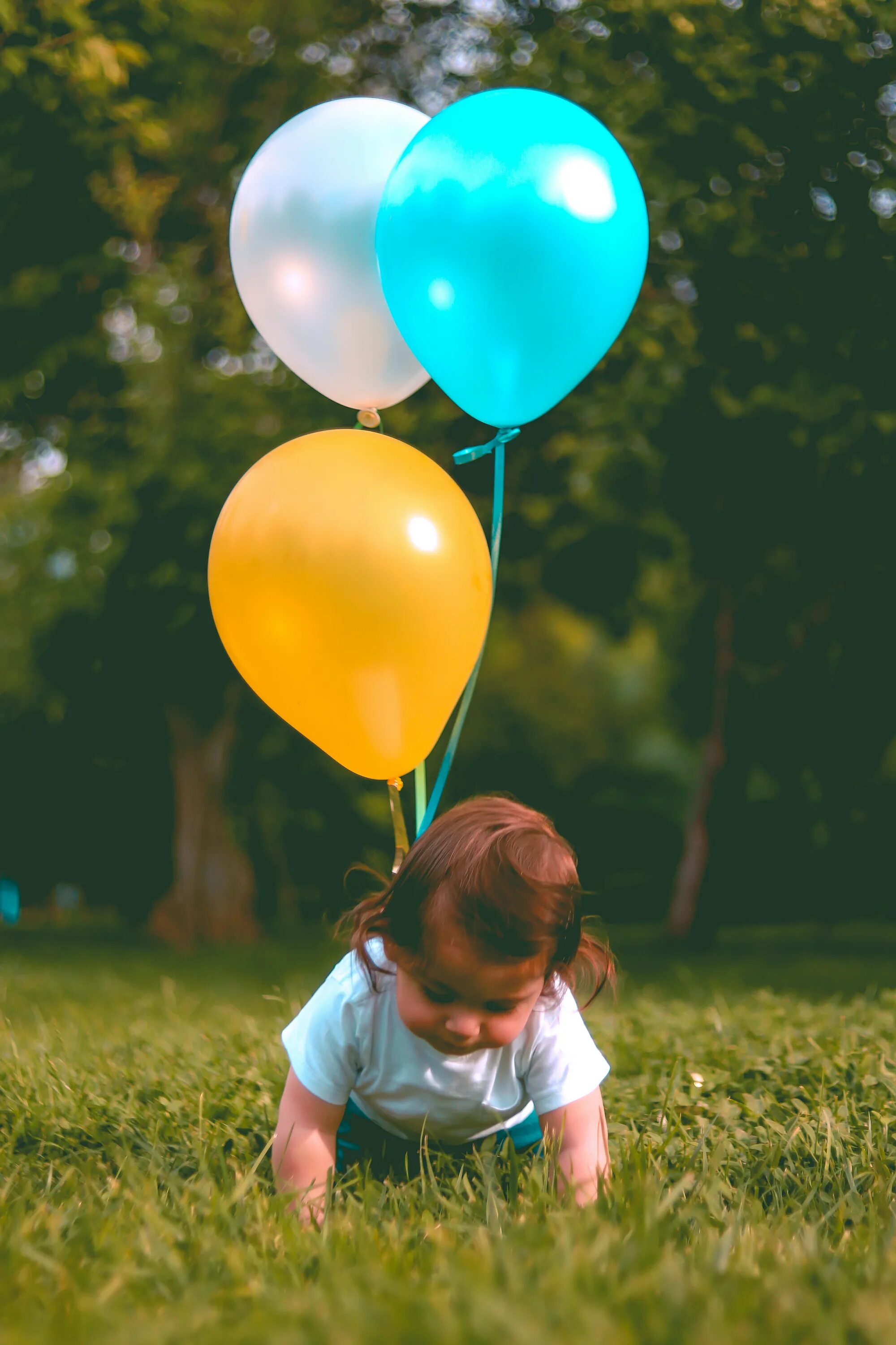 Дети с воздушными шарами. Дети с воздушными шариками. Фотосессия с воздушными шариками. Воздушный шар для фотосессии ребенка.