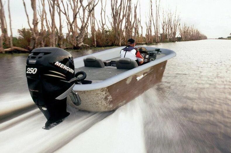 Лодка риб riverboats 430. Двухкилевой катер. Надувная моторная лодка. Скоростная резиновая лодка. Лодка пвх патриот.