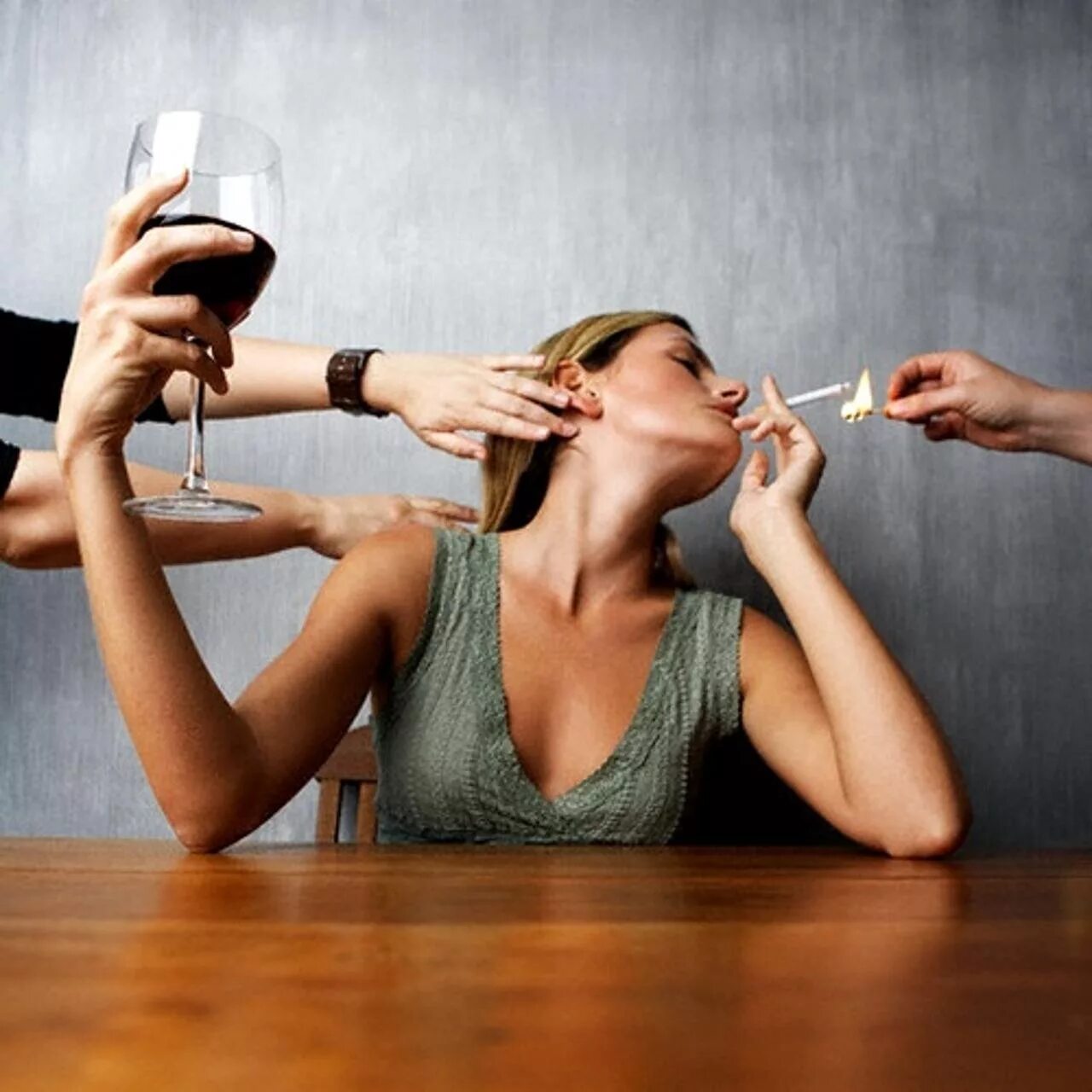 Пагубные привычки. О пьянстве. Женщина с бутвлкой аинс. Как перестать употреблять алкоголь навсегда. Как бросить пить картинки.