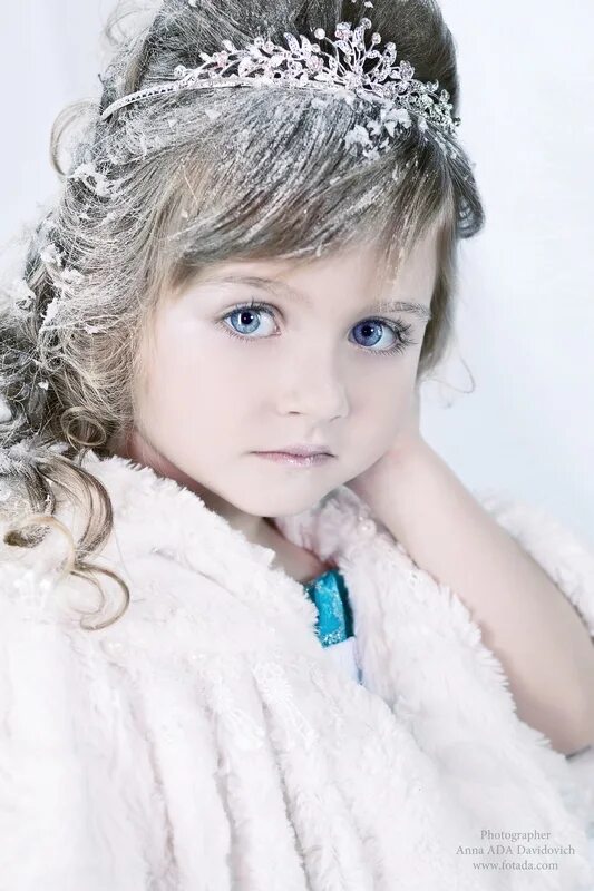 сноу квин. зимний макияж. детская прическа снежной королевы. костюм снежной королевы детский. макияж детский снежная королева.