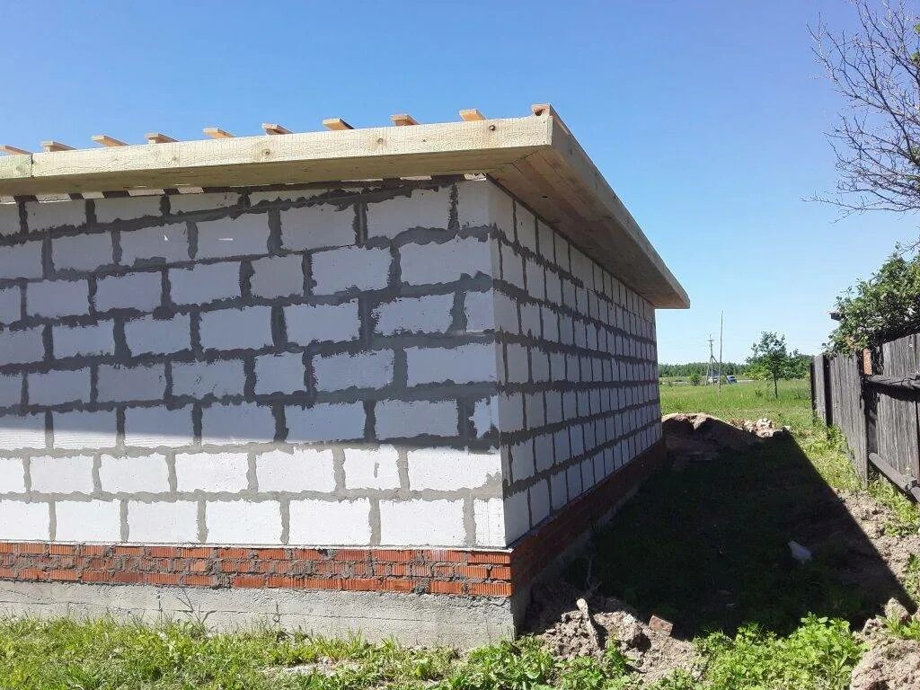 Рассчитать пеноблок на гараж. Сарай из пеноблоков 6х4. дачный сарай из пеноблоков 2 на1. 5. сарай из пеноблоков 6х4 проект. сарай из газосиликатных блоков.