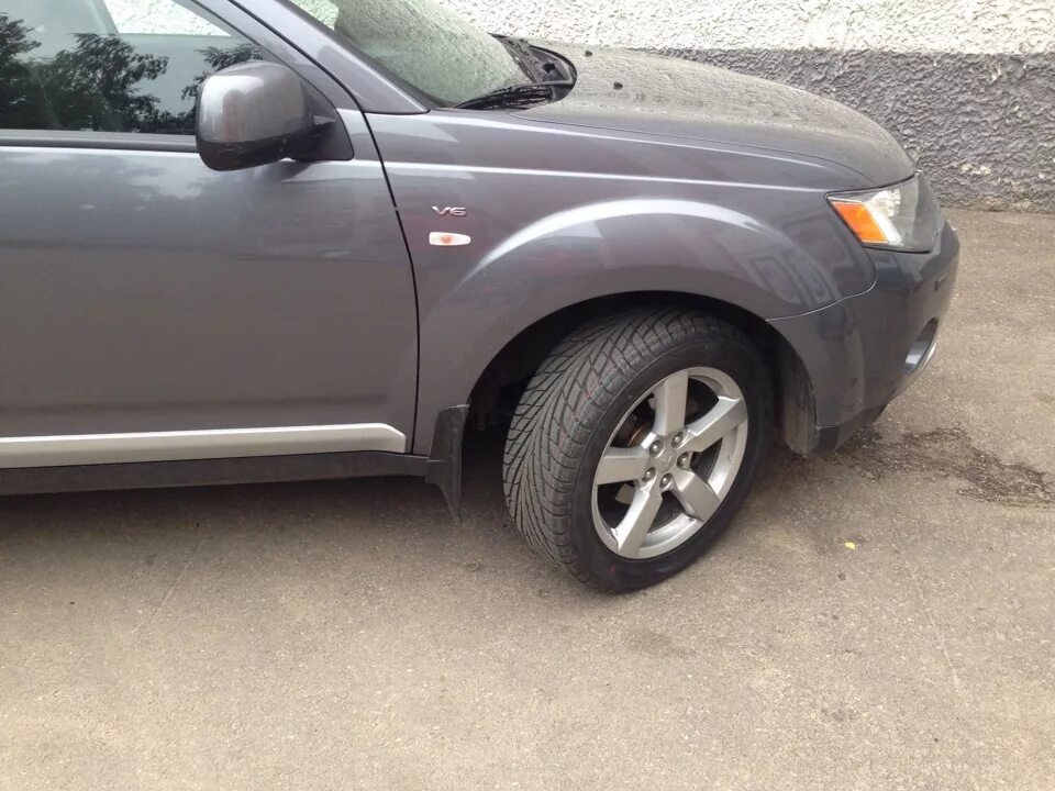 Mitsubishi outlander резина. 235 55 18 Outlander. 235/60 R18 на Аутлендер. 235/55 К 18 Outlander XL. 235 55 R18 Outlander.