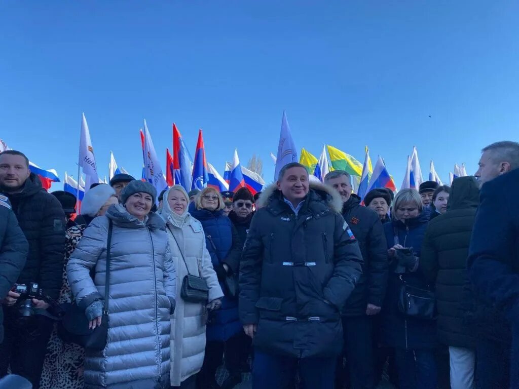 Митинг концерт 10 лет в родной гавани. Митинг концерт в Волгограде. 2014 Концерт в честь возвращения Крыма.