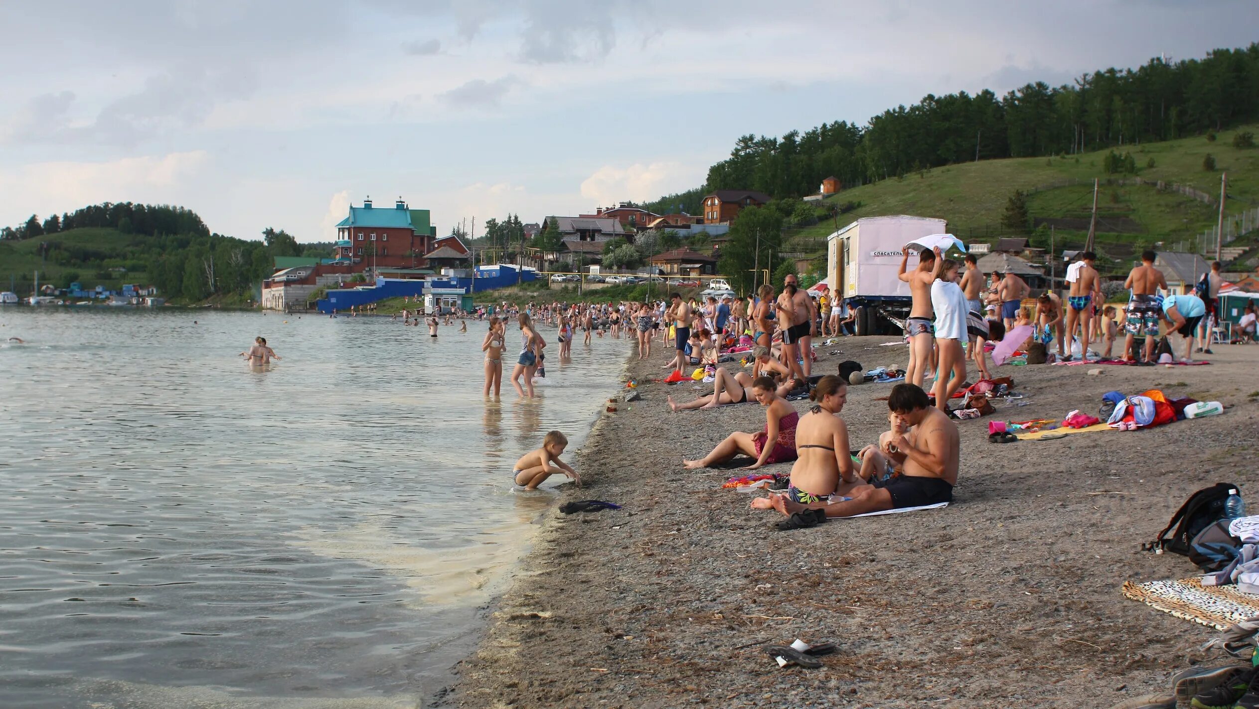 Пляж озера тургояк. Городской пляж Тургояк Миасс. Миасс озеро Тургояк городской пляж. Озеро Тургояк пляж золотые Пески. Миасс Тургояк пляж.