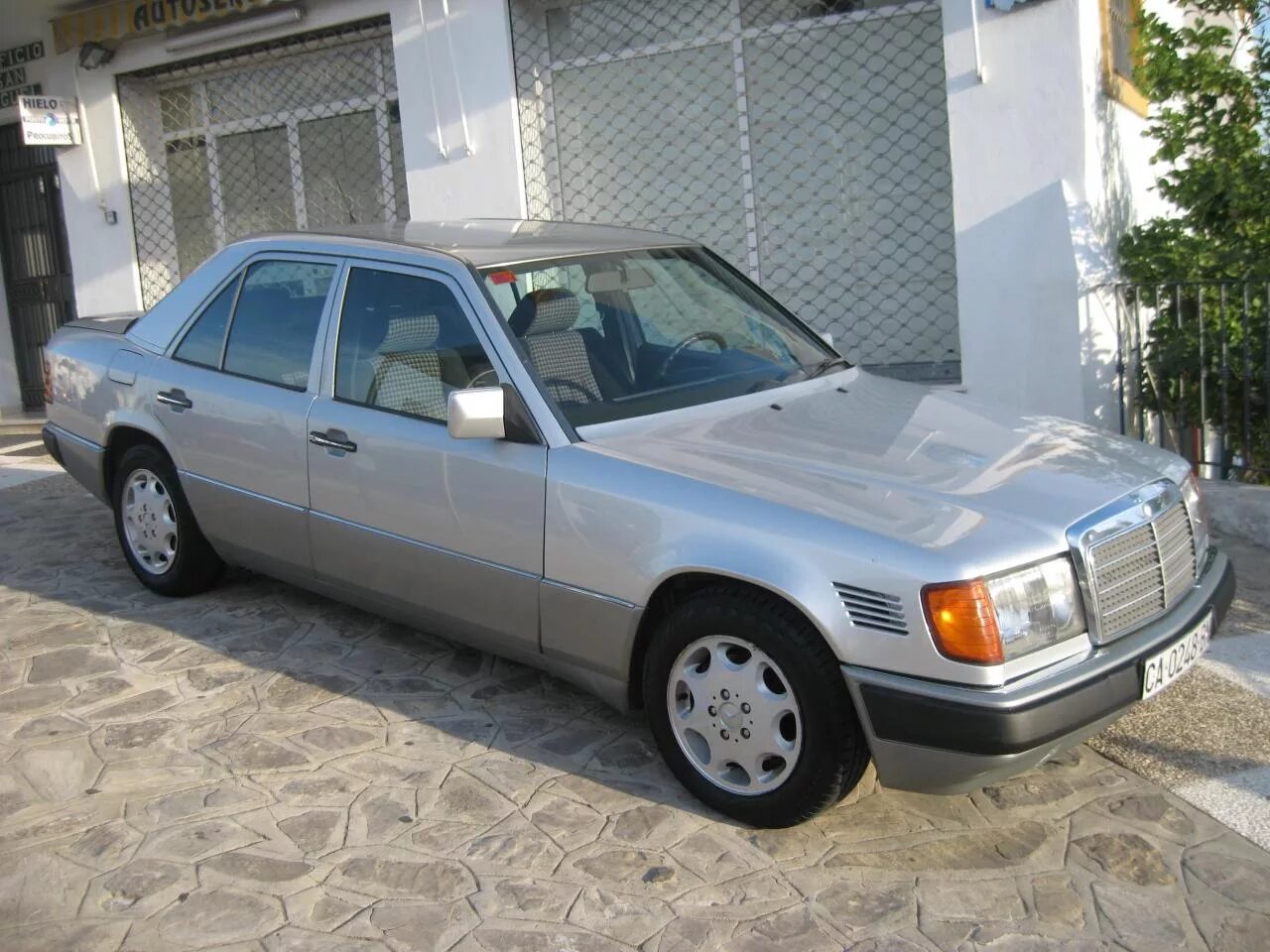 Mercedes 250 d. Mercedes 250. Мерседес 250 е 1992. Мерседес 250d 1988. Мерседес Бенц 250д 1995.