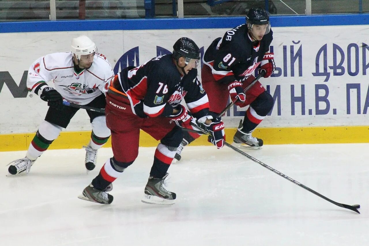 Форма зауралье хоккейная. Зауралье нефтяник альметьевск. Зауралье нефтяник альметьевск. Вхл 17. Зауралье курган хоккей.