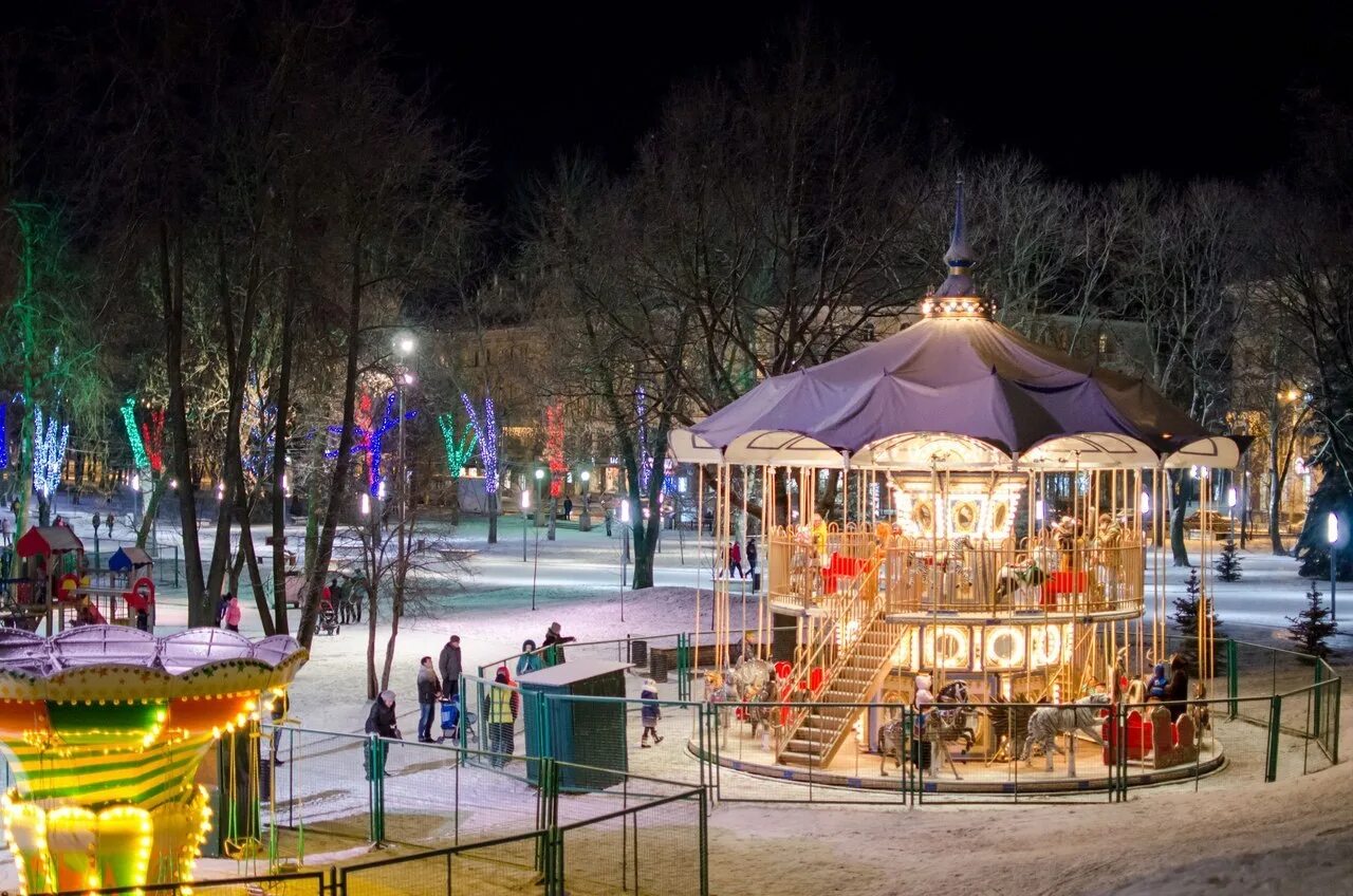 Псков в октябре. Куда сходить псков развлечения. Псков центр города достопримечательности. Летний сад псков аттракционы. Финский парк псков аттракционы.