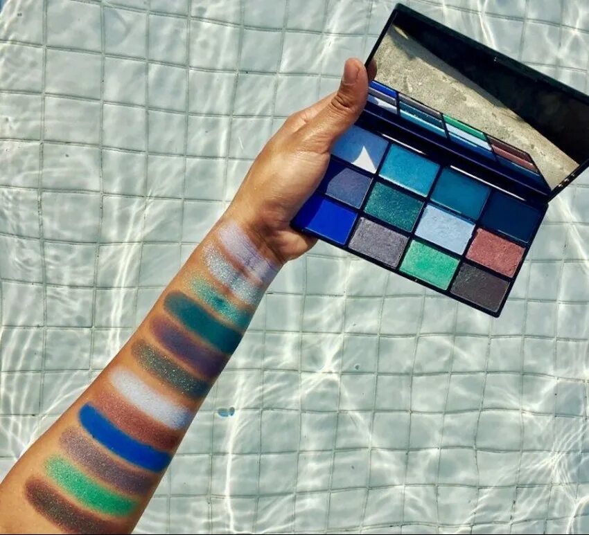 Грим nyx. Nyx water палетка. Макияж палеткой никс. Nyx fire palette. Палетка теней fire nyx.