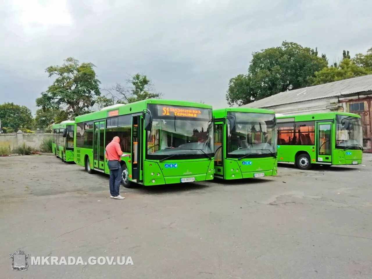 Зеленый автобус. Автобусы Николаева. Николаев транспорт. Николаевский автобус