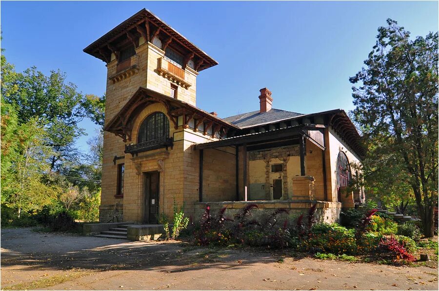 усадьба казимира мсциховского. в каком стиле выполнена усадьба мсциховского. усадьба мсциховского, поселок селезневка. усадьба мсциховского луганская. в каком стиле выполнена усадьба мсциховского.