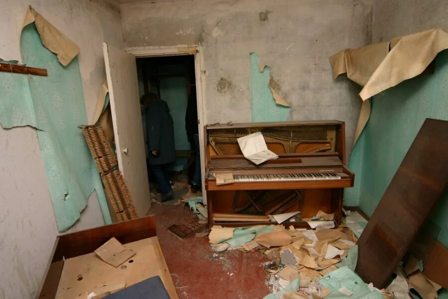 Старинная комната. Самые страшные квартиры. Страшная квартира. Плохая квартира. Самые хасраные квартиры.