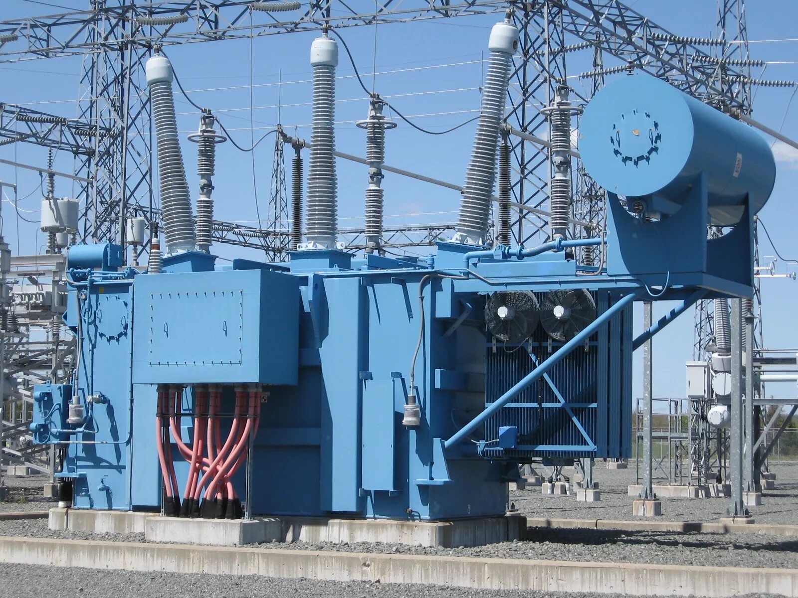 Electric transformers. Трансформаторы силовые трехобмоточные 35 кв. Трансформатор ТДНГ-15000/110-6. GSR трансформатор тока 220 кв. Повышающий трансформатор ТСВ-32.