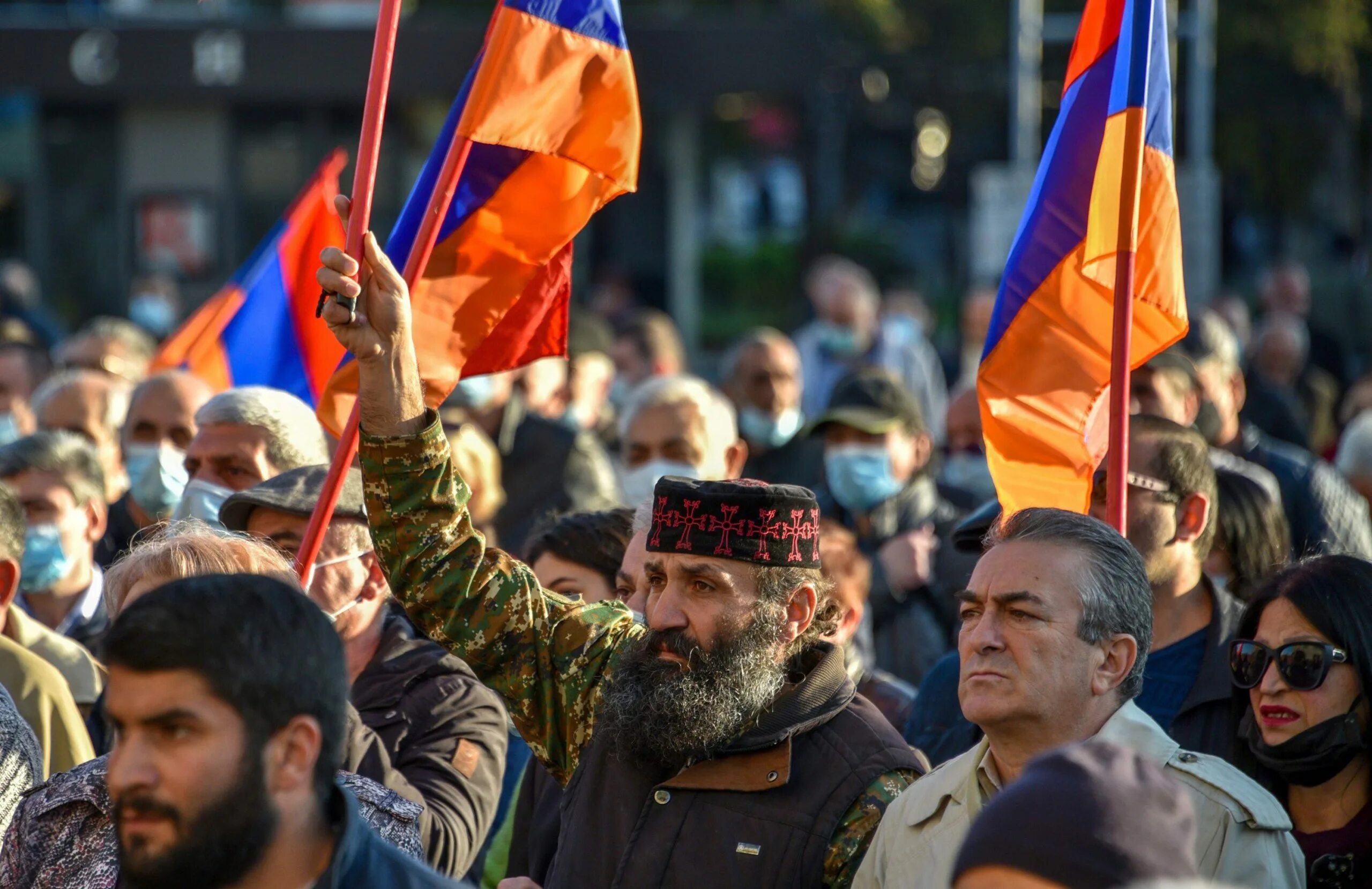 Армения люди. Протесты в Армении за Пашиняна. Митинг в Армении за выход из ОДКБ. Армения и Россия. Армяне о пашиняне