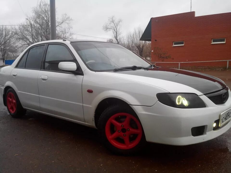 Мазда фамилия 1999 года. Mazda familia s-wagon sport 20. Мазда фамилия на дисках. Мазда фамилия на дисках. Mazda familia диски.