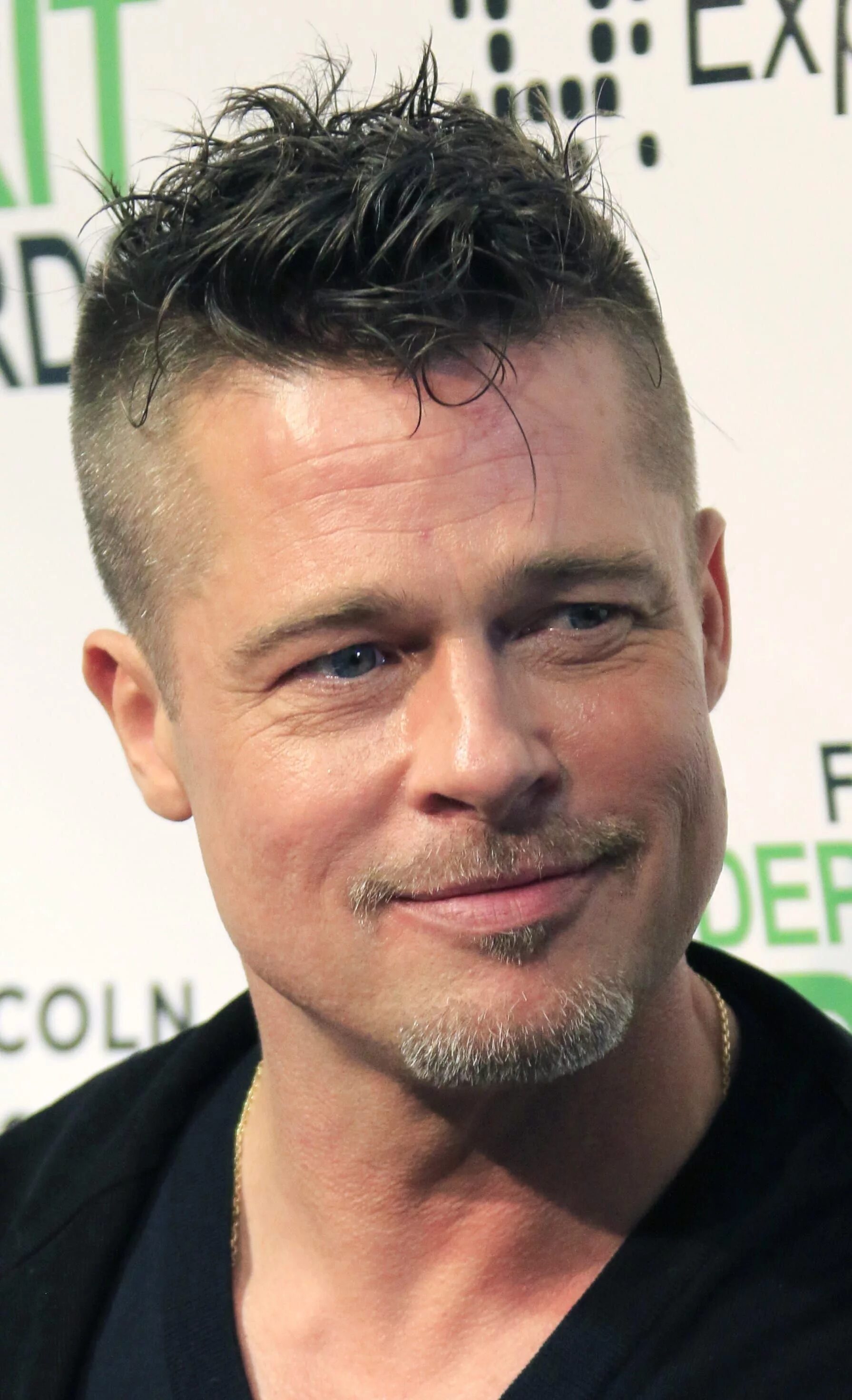 Brad Pitt Fury Haircut. Стрижка теннис Брэд Питт. Брэд Питт стрижка бокс. Полубокс Брэд Питт. Брэд питт короткая