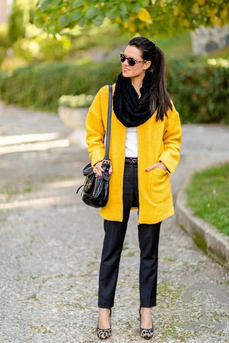 Горчичный образ. Желтое пальто. Горчичное пальто. Образы в горчичных тонах. Шарф к желтому пальто.