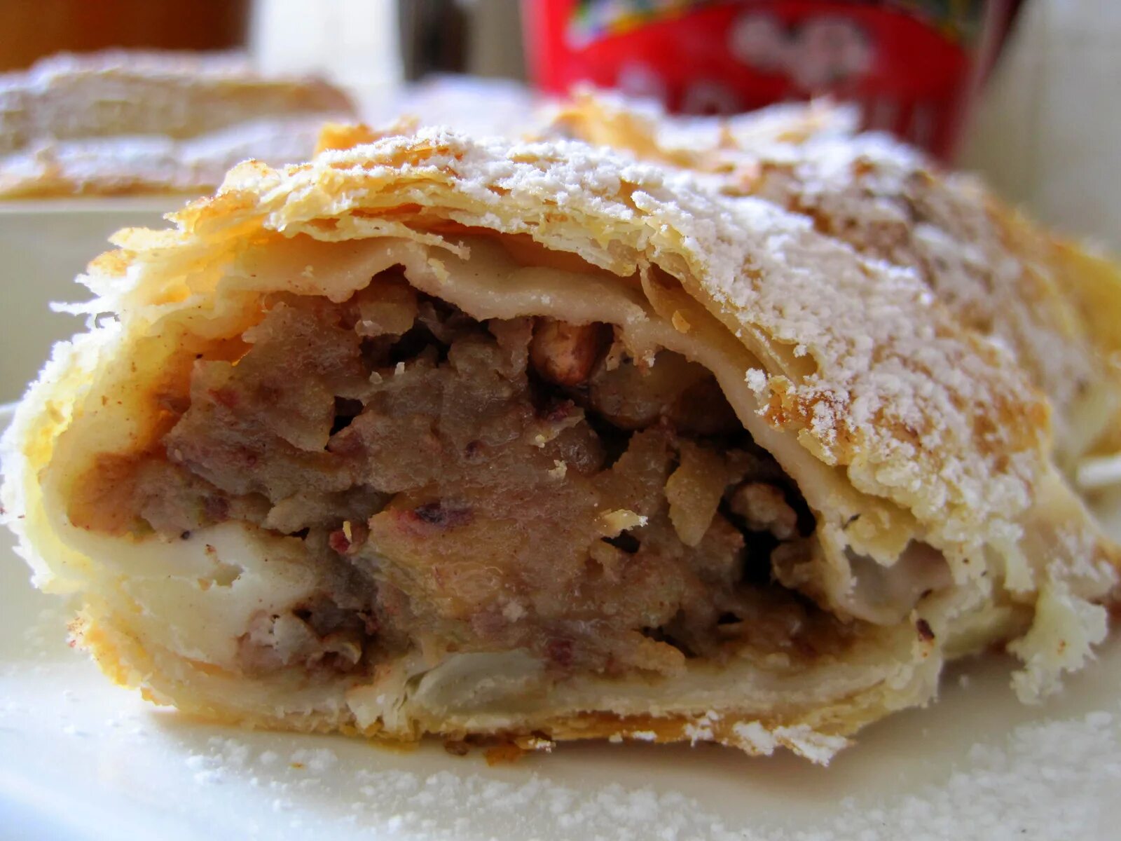 Венский апфельштрудель. Яблочный штрудель (Apfelstrudel). Венский Апфель штрудель. Классический яблочный Венский штрудель. Штрудель классический рецепт теста