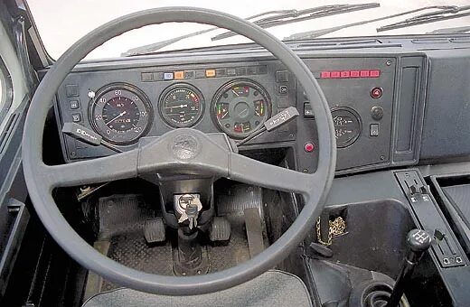 Панель приборов маз 5440 простор. Приборная панель маз 6430. Панель управления маз 5440. Управление маз. Маз 6303 кабина внутри.