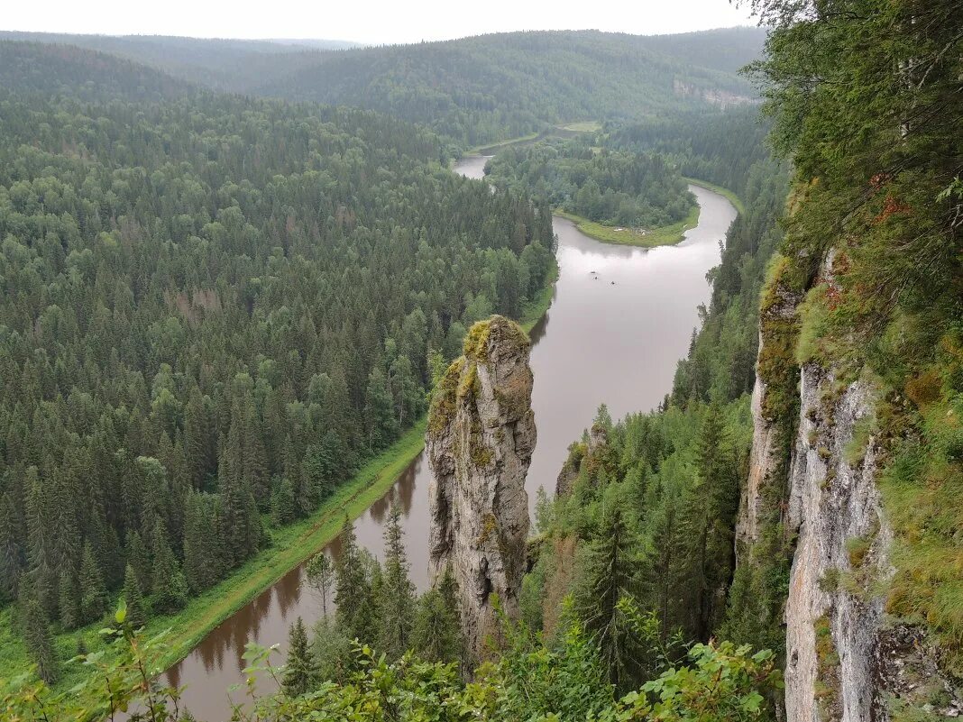 Что есть в пермском крае. Усьва Пермский край. Чертов палец Усьва. Река Поныш Пермский край. Усьвинские столбы чертов палец.