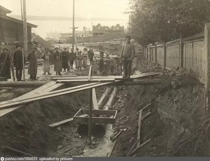 Первый городской водопровод в москве. Канализация 19 веке в Петербурге. Первый водопровод в истории. Канализация 19 век. Старинный водопровод.