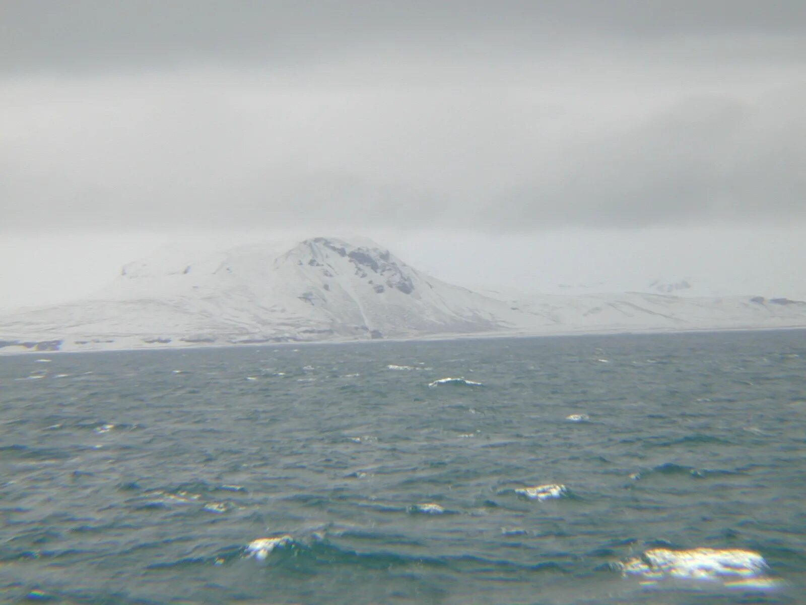 Берег Берингова моря. Берингово море Северная Америка. Море Беринга. Берингово море и Аляска. Чукотское море бассейн океана