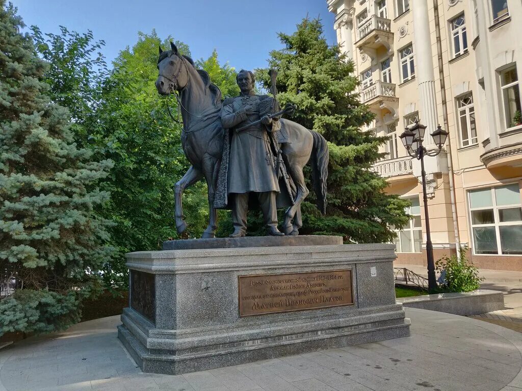 Памятник атаману павлову ростов. Атаман платов ростов. Памятник матвею ивановичу платову в ростове на дону. Памятник атаману платову в ростове. Памятник атаману павлову ростов.