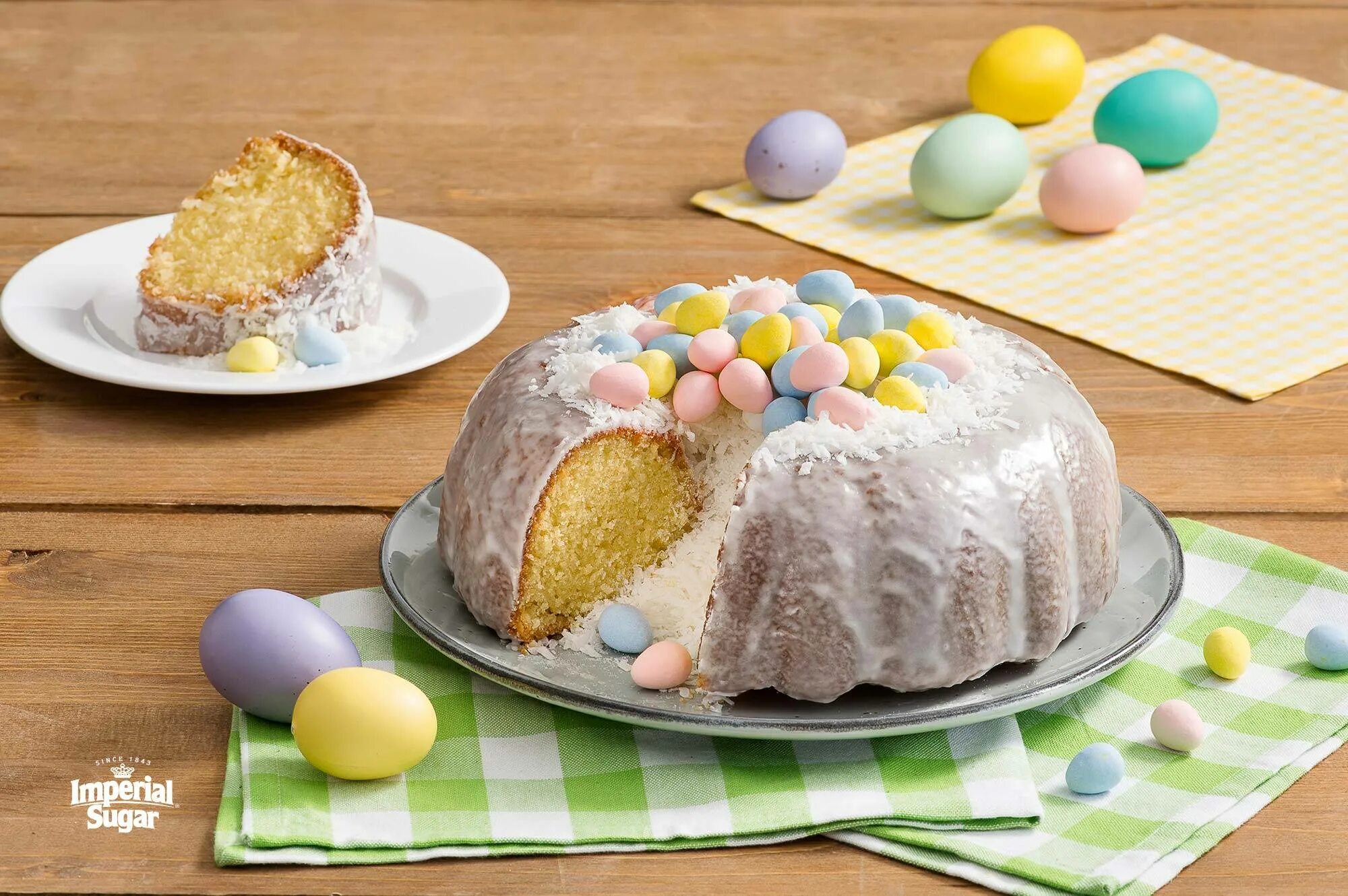 Кулич кексовый пасхальный. Easter Cake кулич. Кулич творожный Пасхальный. Кекс Пасхальный творожный. Пасхальные вкусняшки.