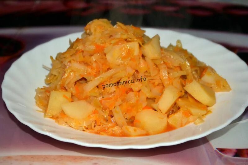 Как приготовить свежую капусту с картошкой. Картошка с капустой. картофель и капуста. картошка с капустой и мясом. тушёная капуста с картошкой и мясом.