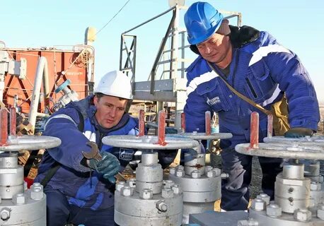 инженер по переработке нефти и газа