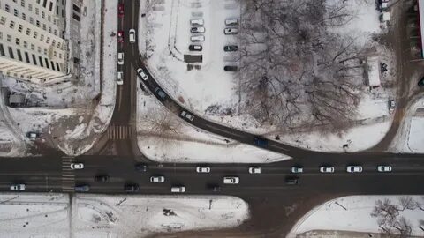 За последним поворотом открылась широкая дорога