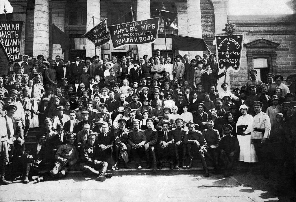 Петроградский совет марта 1917. Председатель петроградского совета рабочих и солдатских депутатов. Глава петербургского совета рабочих и солдатских депутатов 1917. Глава совета рабочих и солдатских депутатов. Исполком петроградского совета 1917.