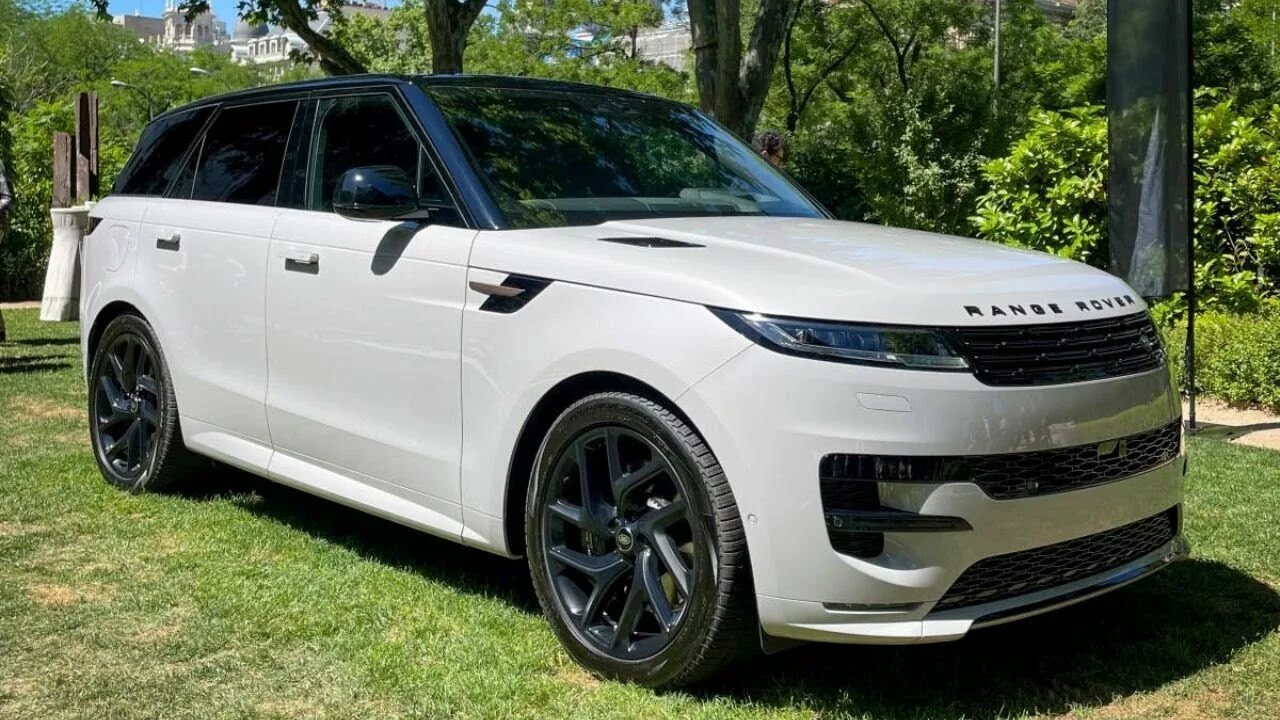 Купить рендж ровер 2023. Range Rover Sport 2023. Range Rover Sport 2022. Range Rover 2022. Land Rover range Rover Sport 2022.