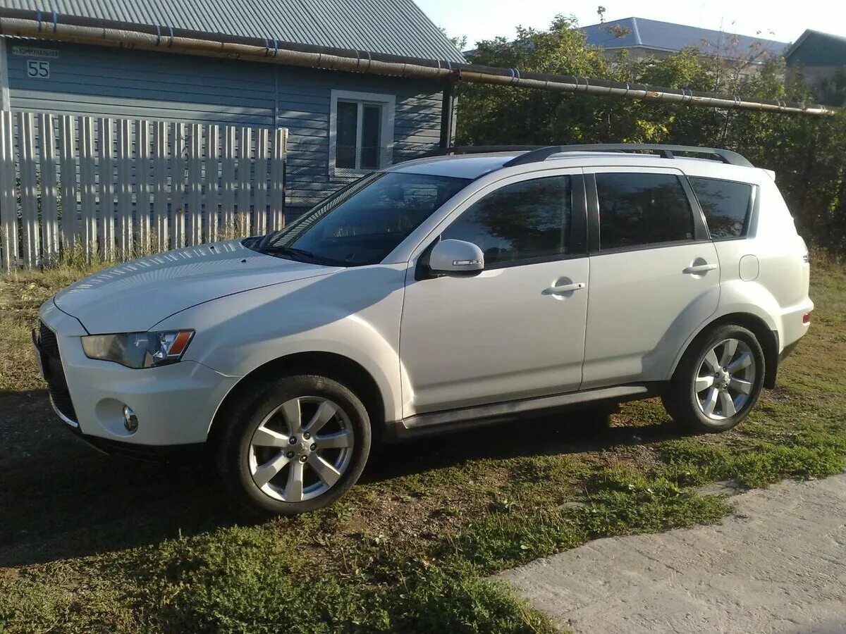 Mitsubishi outlander авито. Митсубиси Аутлендер авито. Авито Аутлендер.