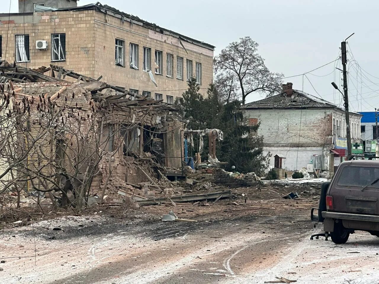 Харьков новости взяли. Разрушенный дом. Харьков разрушения. Разрушенная улица.