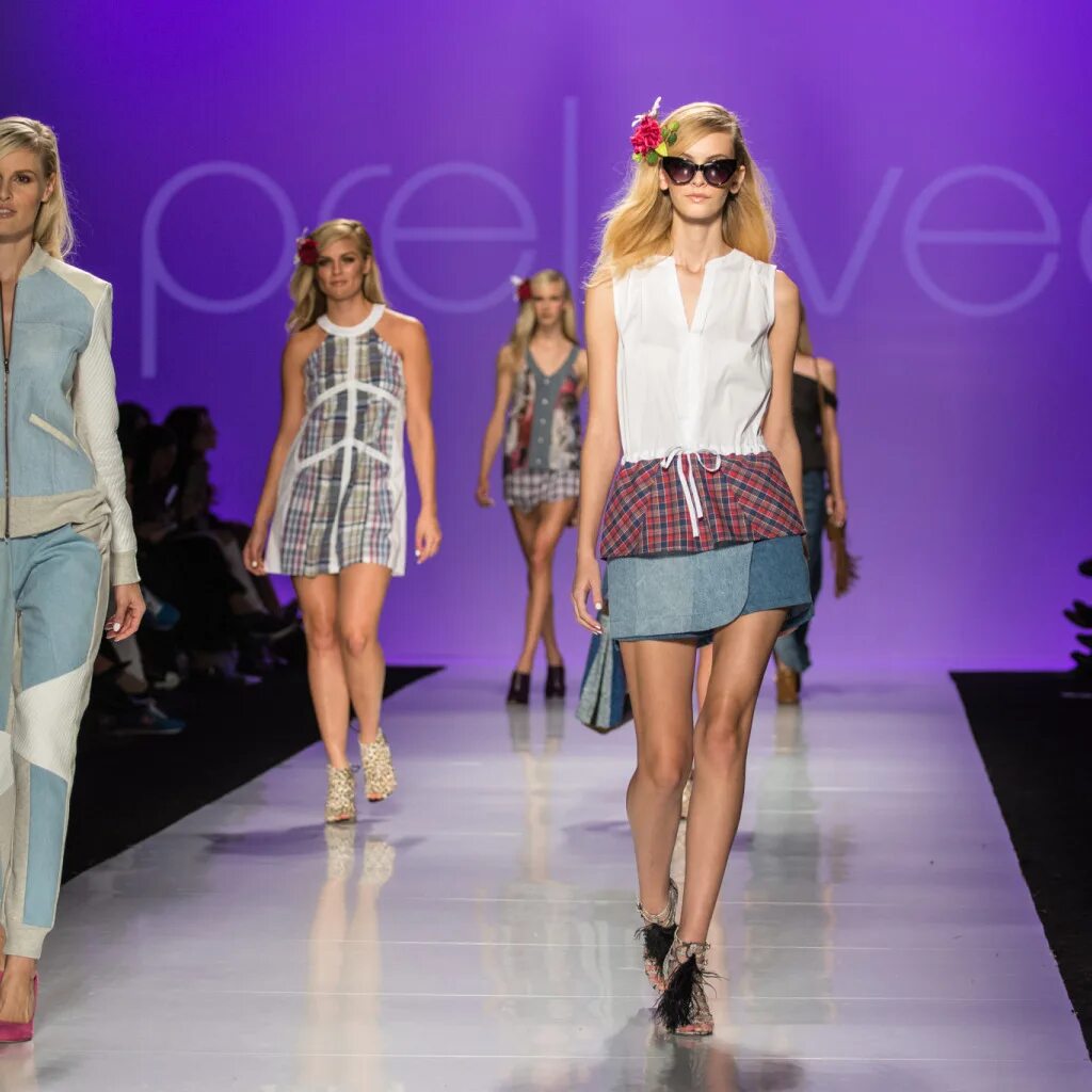 Топ самые крутые моды. Боксмоды 2к16 года. Мода подиум. Кендалл дженнер в показе диор. Гта 5 рп.