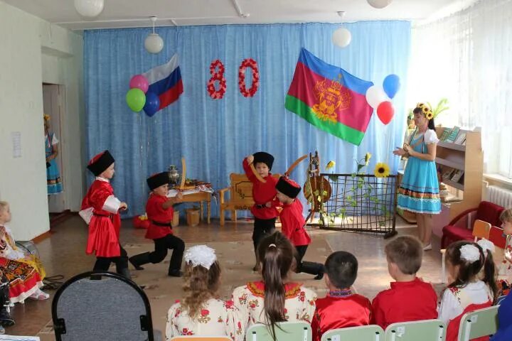 Погода в малороссийском тихорецкий. Детский сад колокольчик пос.Малороссийский. Поселок Малороссийский Тихорецкого района. Тихорецкий район Краснодарский край поселок Малороссийский. Детский сад колокольчик в Апшеронске Краснодарского края.