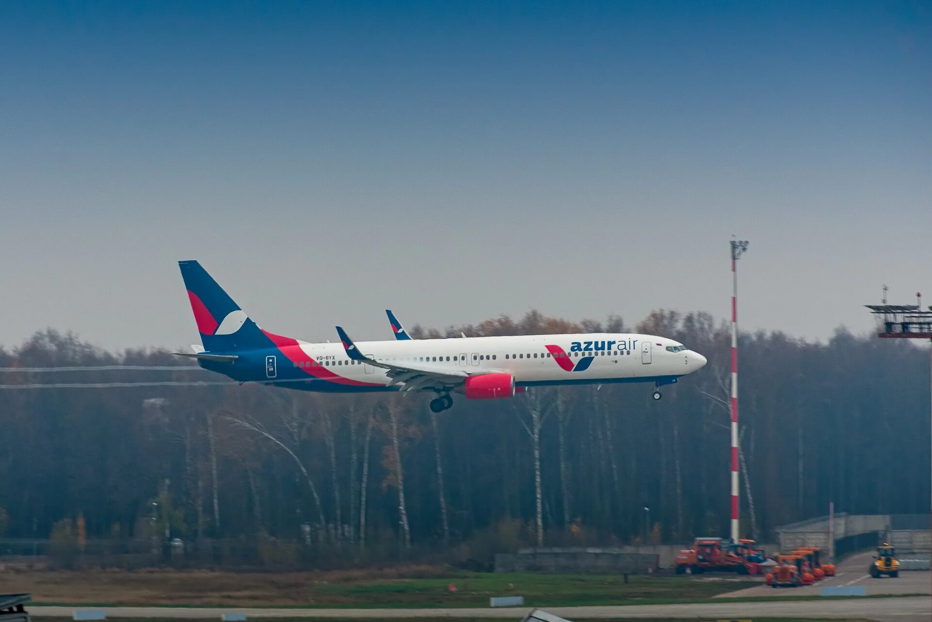 Россия эйр. Самолёт Боинг 737-900 Азур. 737 Азур Эйр. Самолёт Азур Эйр Боинг 737 900. Боинг 737 Азур Эйр.