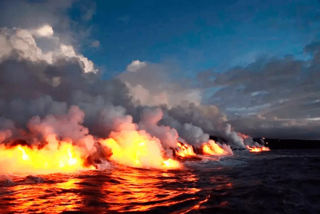Море в котором горел сероводород. Горящее море. Огонь в океане. Пожар на воде. Огненное море.