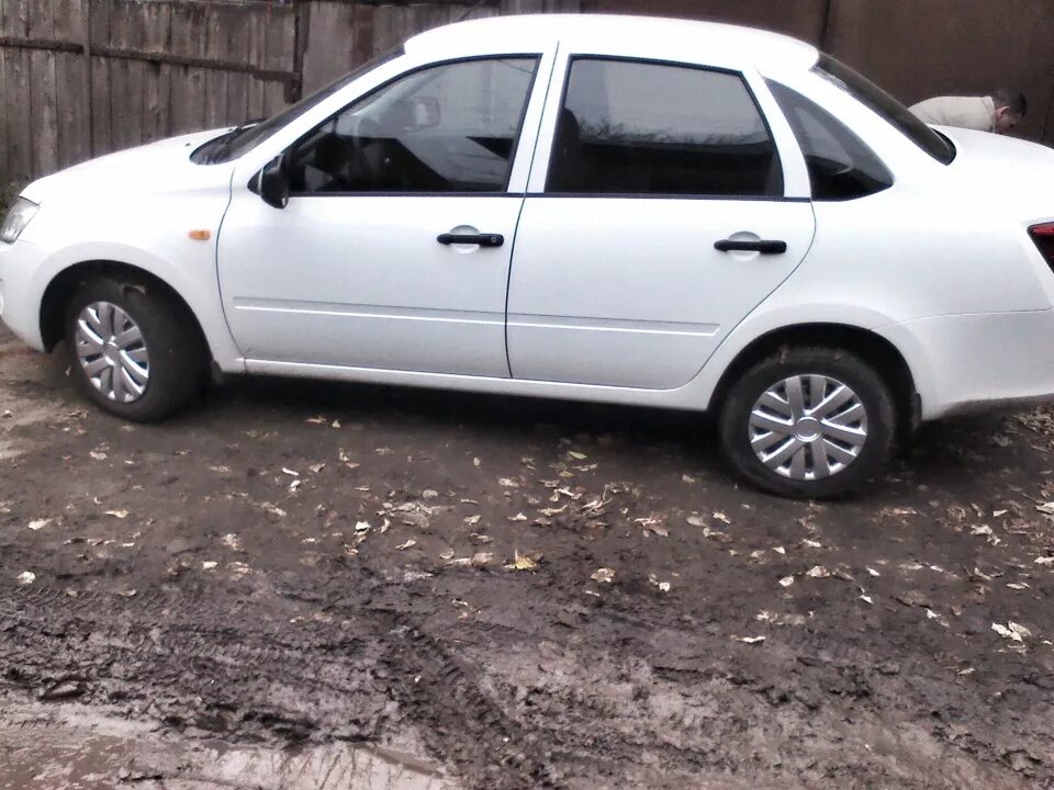 Белая гранта на колпаках. Белая гранта на колпаках. Белая гранта на колпаках. Белая гранта на колпаках. Белая гранта на колпаках.