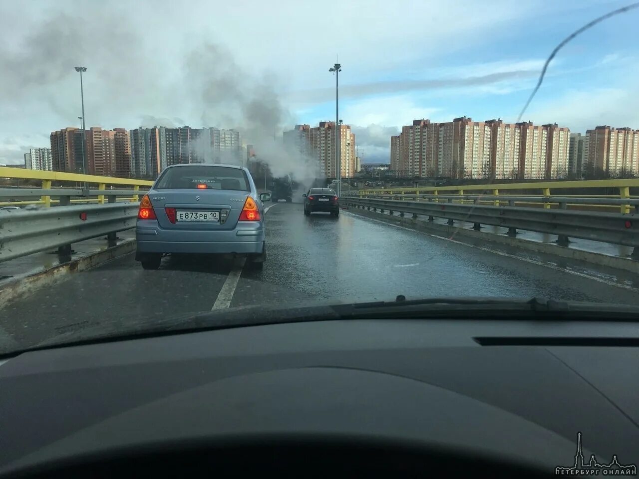 Что горит в горелово сейчас. Фура загорелась на каде. В Санкт-Петербурге на КАД горит фура. ДТП на кольцевой автодороге 28 числа в районе Горелово. СПБ, КАД, горящий КАМАЗ, 09.08.2023.