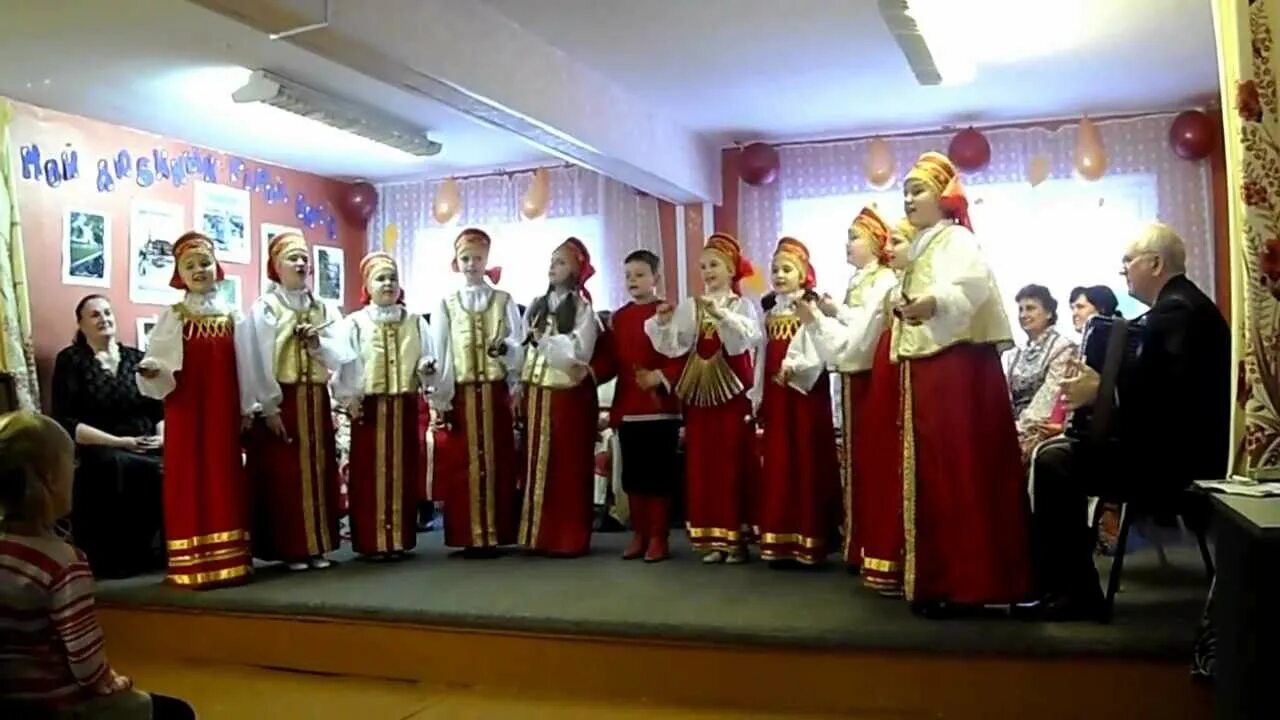 Слушать русскую песню барыня. Надежда бабкина барыня сударыня. народная песня барыня. песня барыня сударыня русская народная. народный хор четыре двора песня.