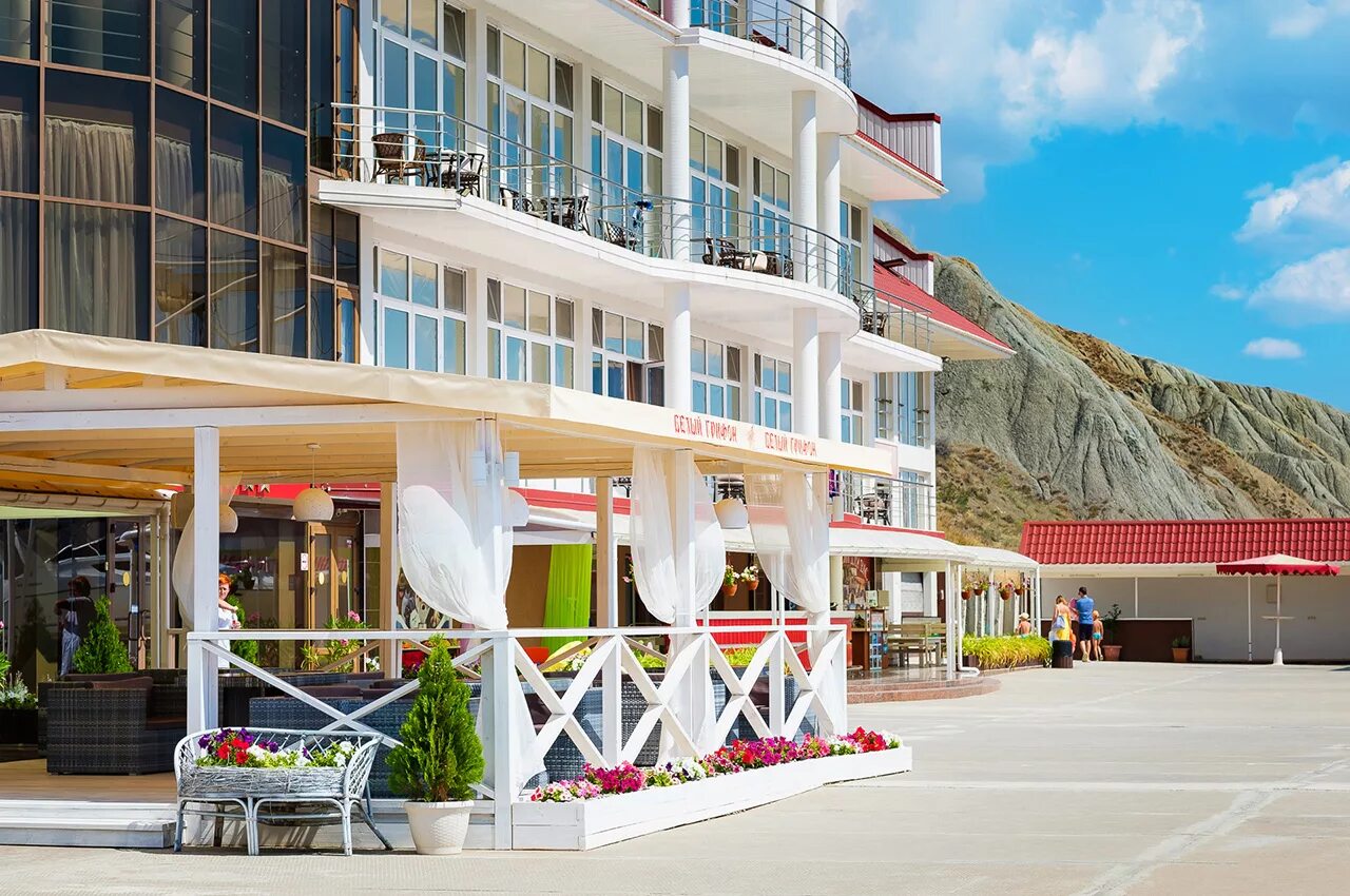 белый грифон. крым, пгт. отель белый грифон коктебель фото. отель грифон крым. морская, 1а.