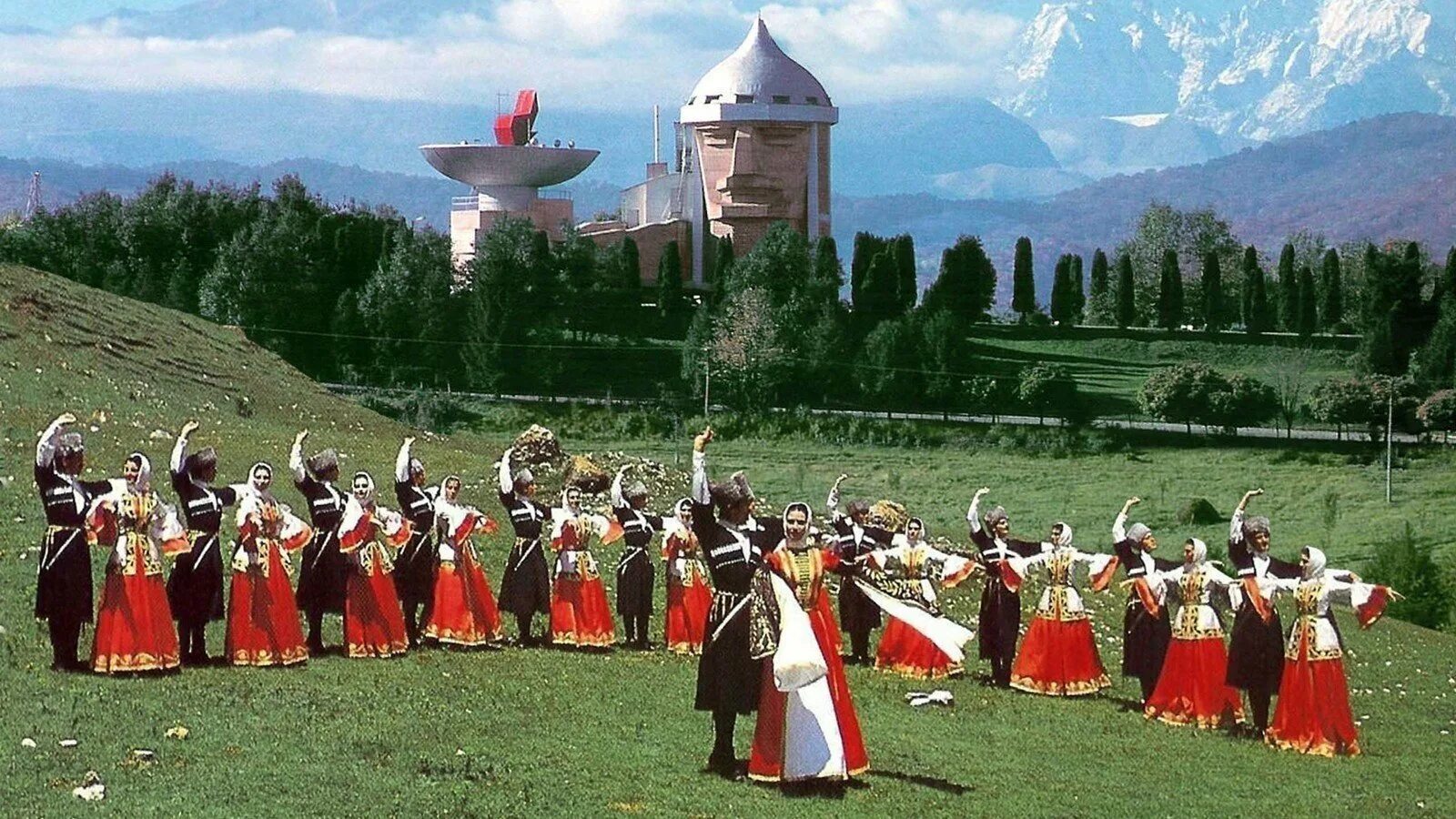 Черкесские музыканты. Бондаренко руководитель ансамбля пляски. Песни кбр. Ансамбль кабардино балкарии. Черим нахушев адыгея.